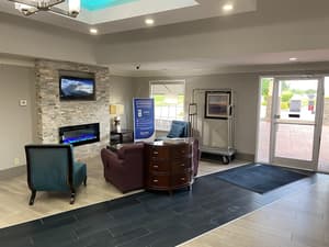 thumbnail: Lobby sitting area