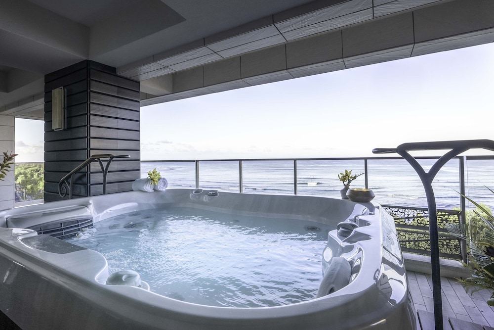 Jetted tub
