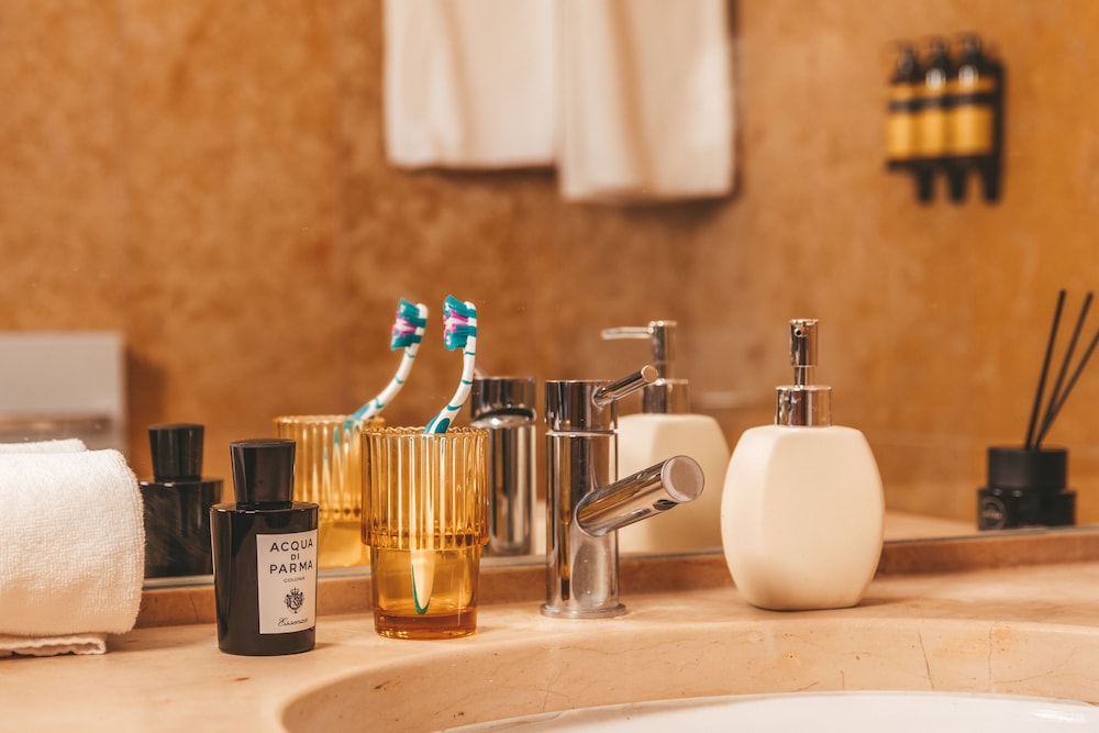 Bathroom amenities