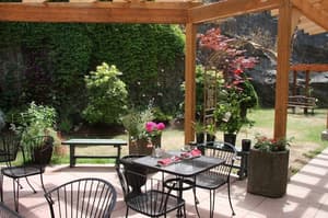 thumbnail: Outdoor dining
