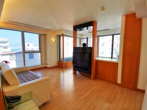 thumbnail: Living area