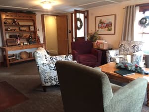 thumbnail: Lobby sitting area