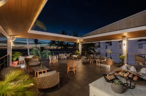 thumbnail: Bar (on property)