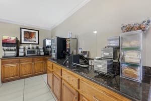 thumbnail: Breakfast area