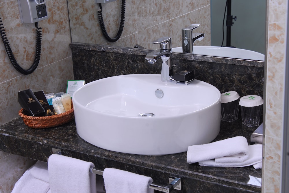 Bathroom sink
