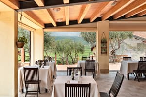 thumbnail: Outdoor dining