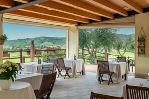 thumbnail: Outdoor dining