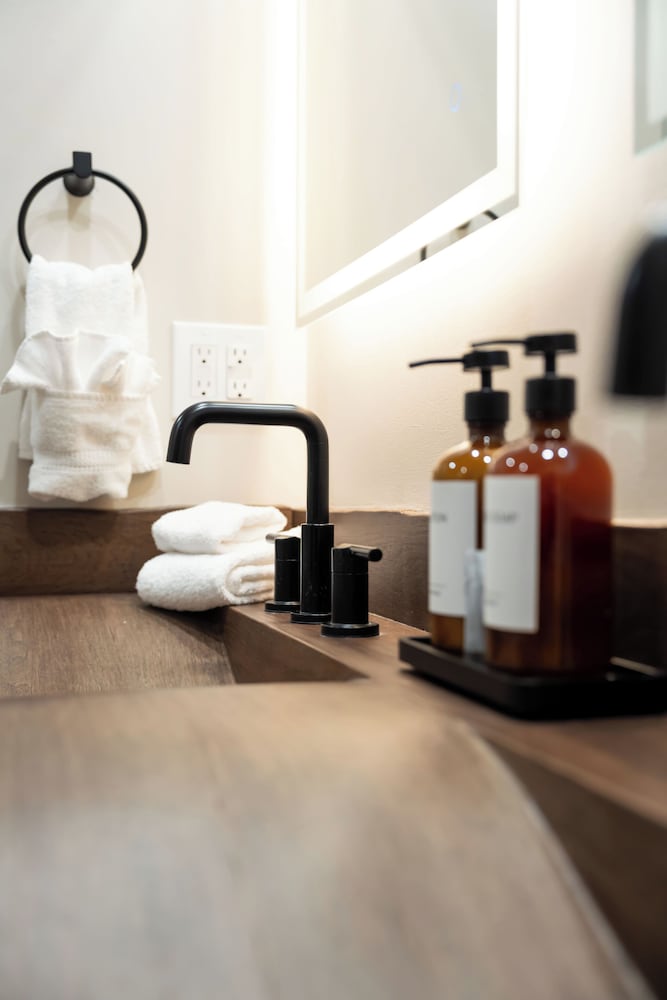 Bathroom sink