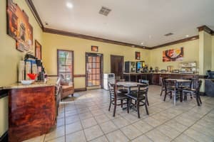 thumbnail: Breakfast area