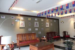 thumbnail: Lobby sitting area