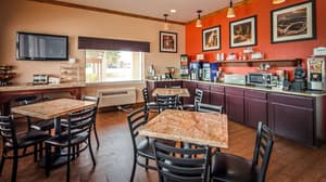thumbnail: Breakfast area