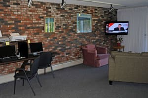 thumbnail: In-room business center