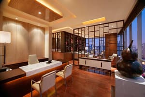 thumbnail: Bar (on property)