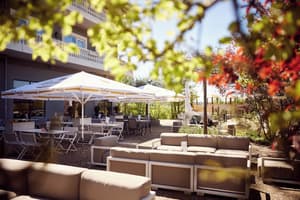 thumbnail: Outdoor dining