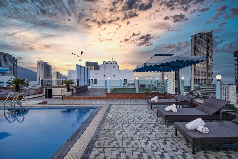 Rooftop pool