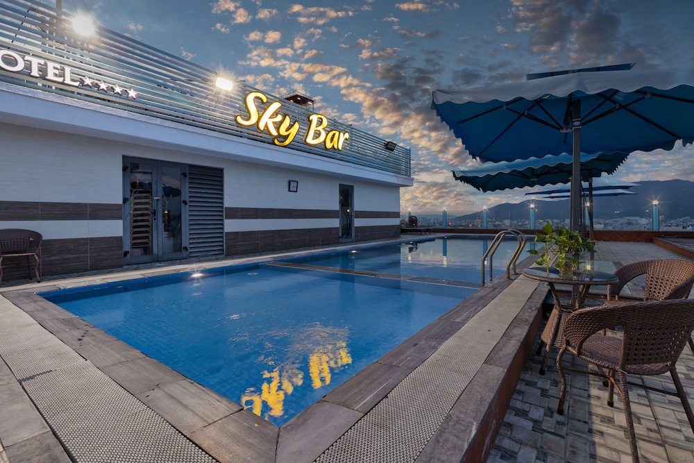 Rooftop pool