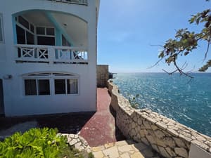 thumbnail: Exterior