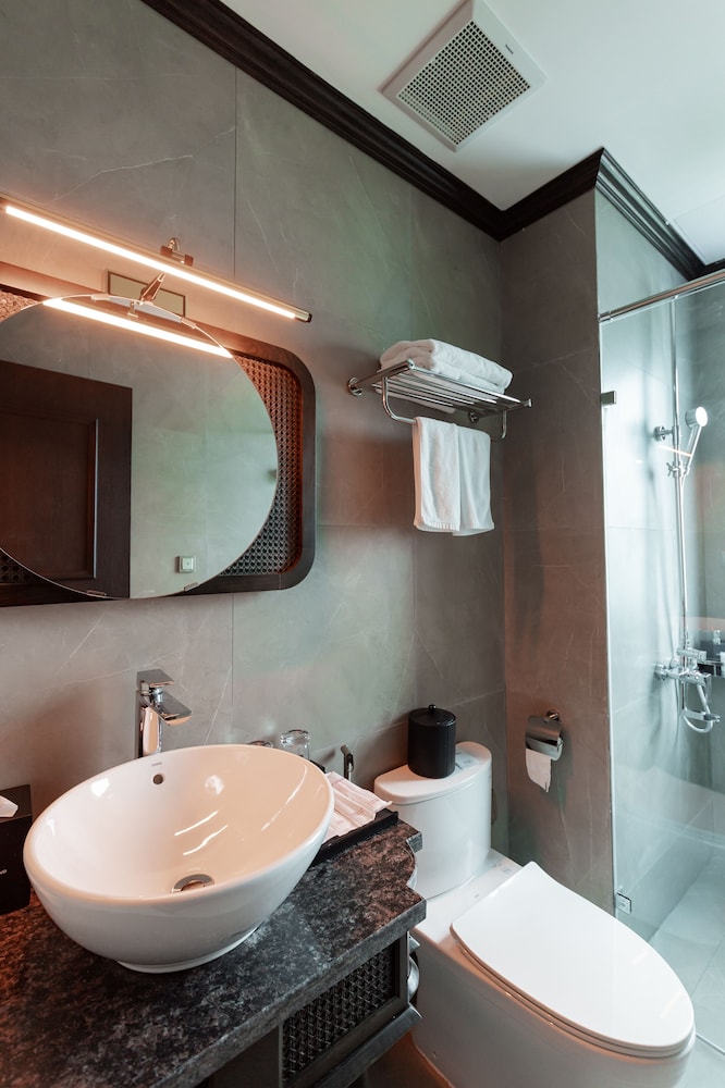 Bathroom sink