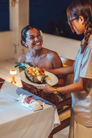 thumbnail: Couples dining