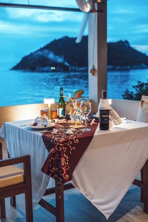 thumbnail: Couples dining