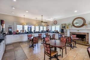 thumbnail: Breakfast area