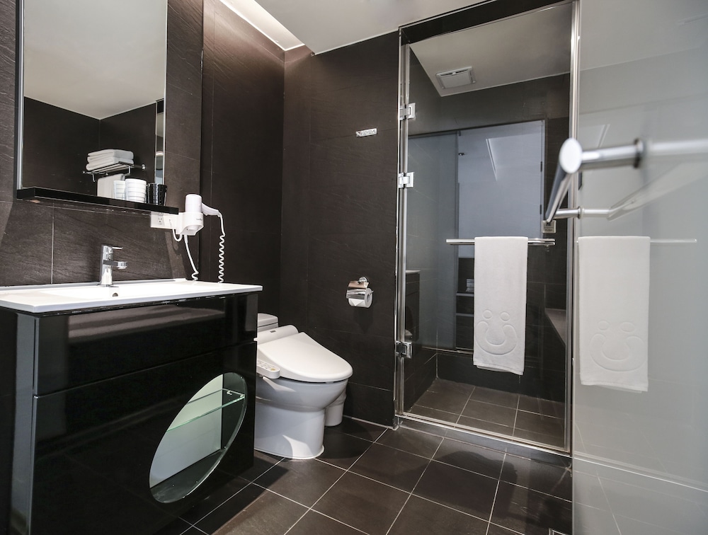 Bathroom amenities
