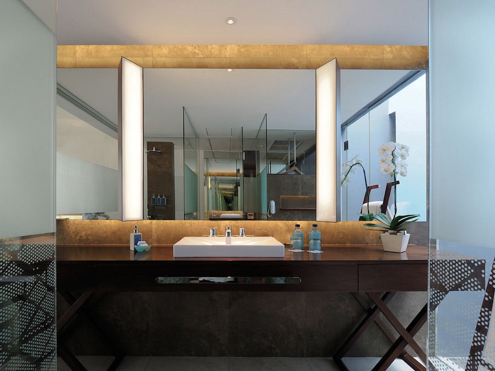 Bathroom sink