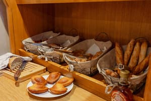 thumbnail: Breakfast area