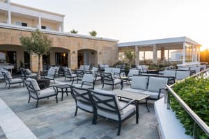 thumbnail: Bar (on property)