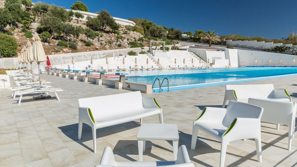 Exercise/lap pool