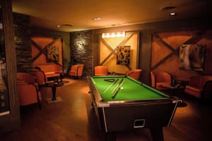 thumbnail: Bar (on property)