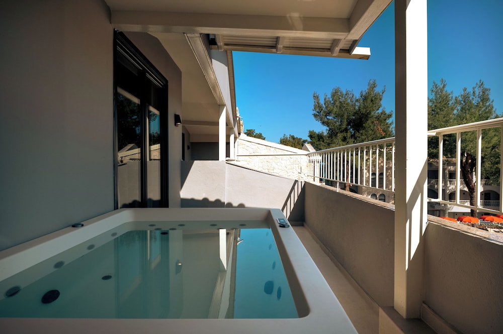 Jetted tub