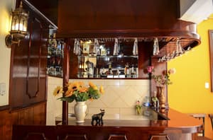 thumbnail: Bar (on property)