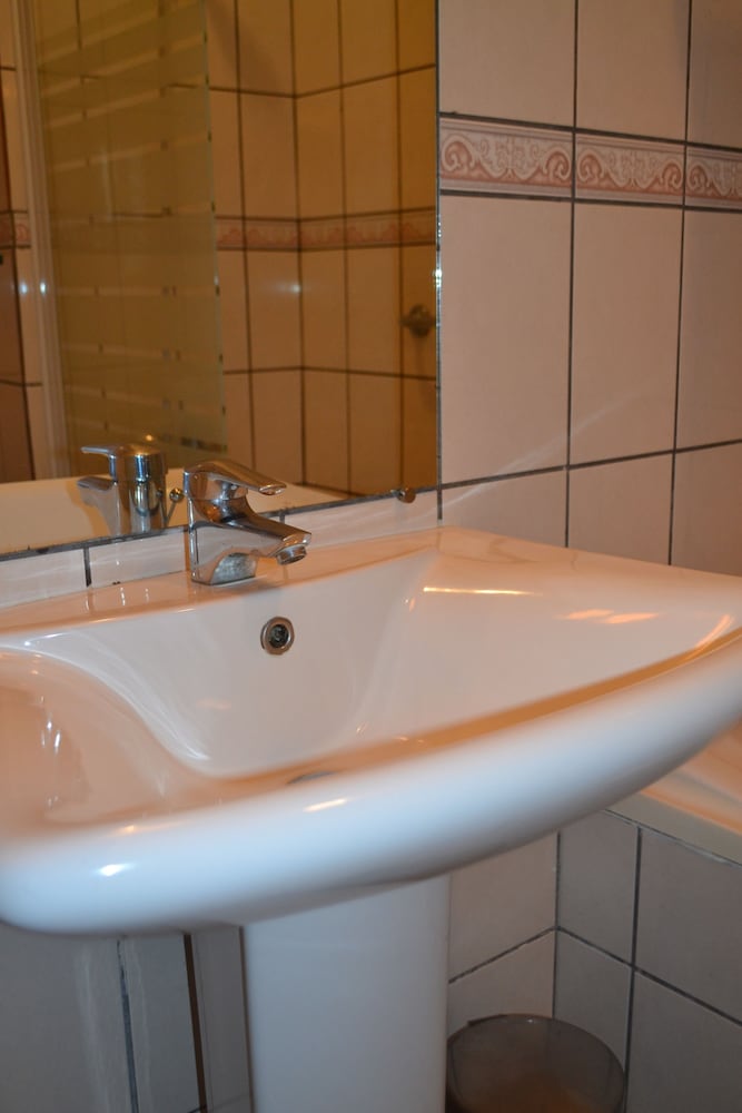 Bathroom sink