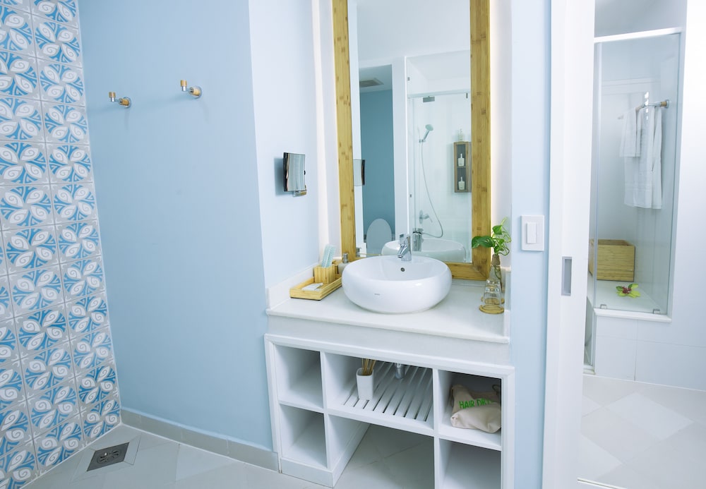 Bathroom sink