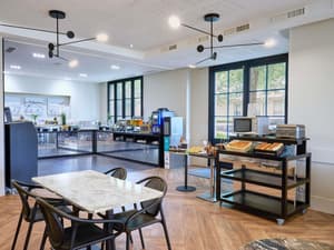 thumbnail: Breakfast area