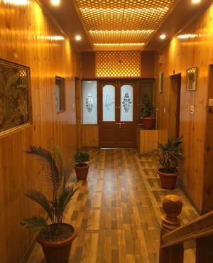 thumbnail: Interior entrance