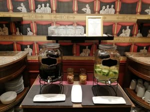 thumbnail: Bar (on property)
