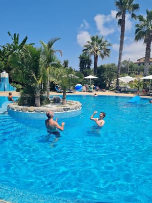 thumbnail: Pool