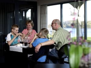 thumbnail: Restaurant