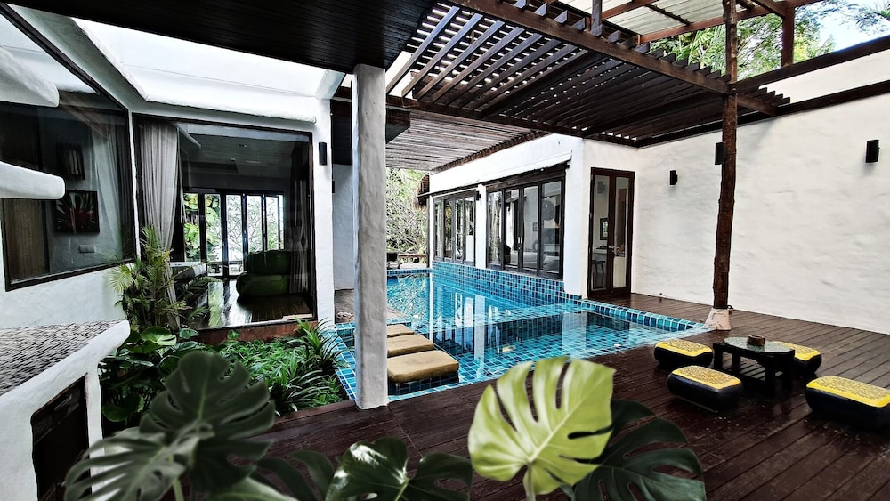 Private pool