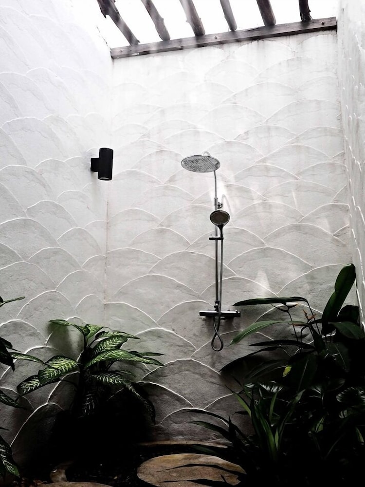 Hand-held showerhead
