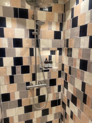 thumbnail: Bathroom shower