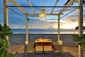 thumbnail: Couples dining
