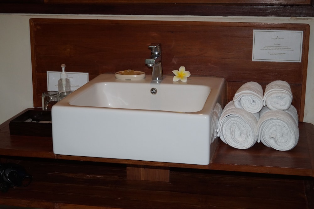 Bathroom sink