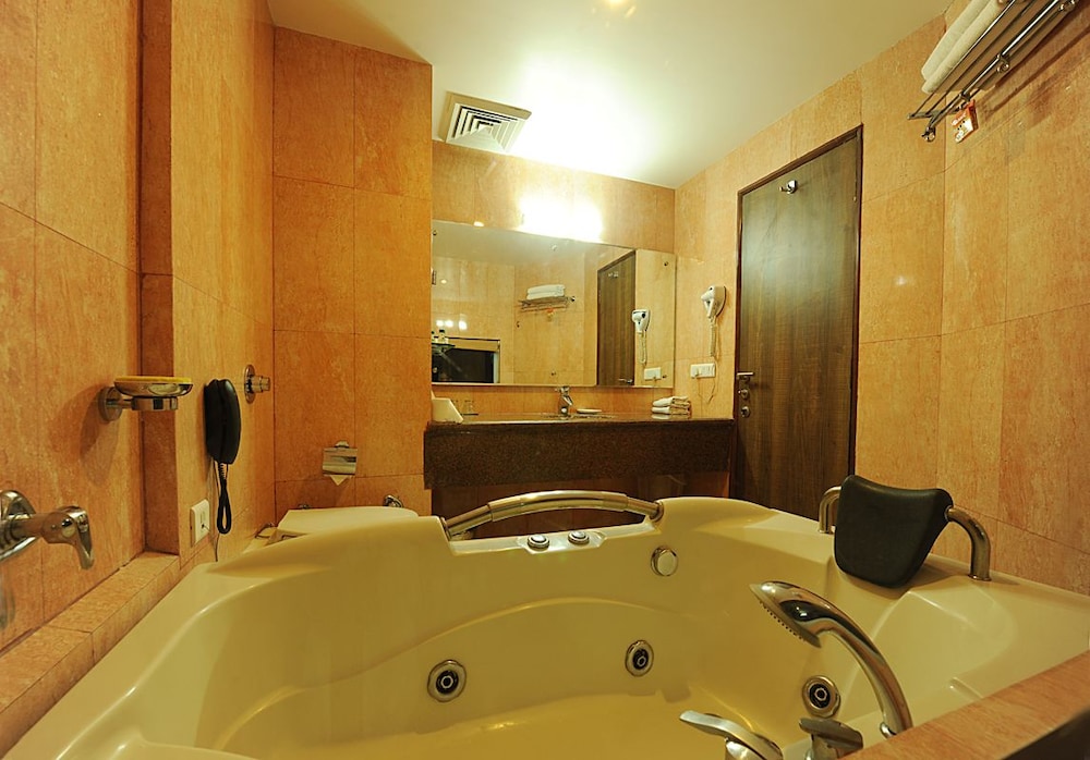 Jetted tub