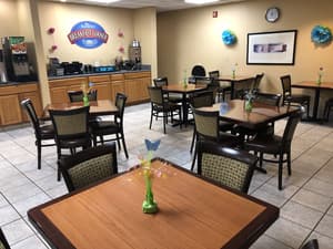 thumbnail: Breakfast area