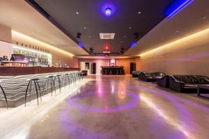 thumbnail: Bar (on property)
