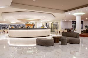 thumbnail: Bar (on property)