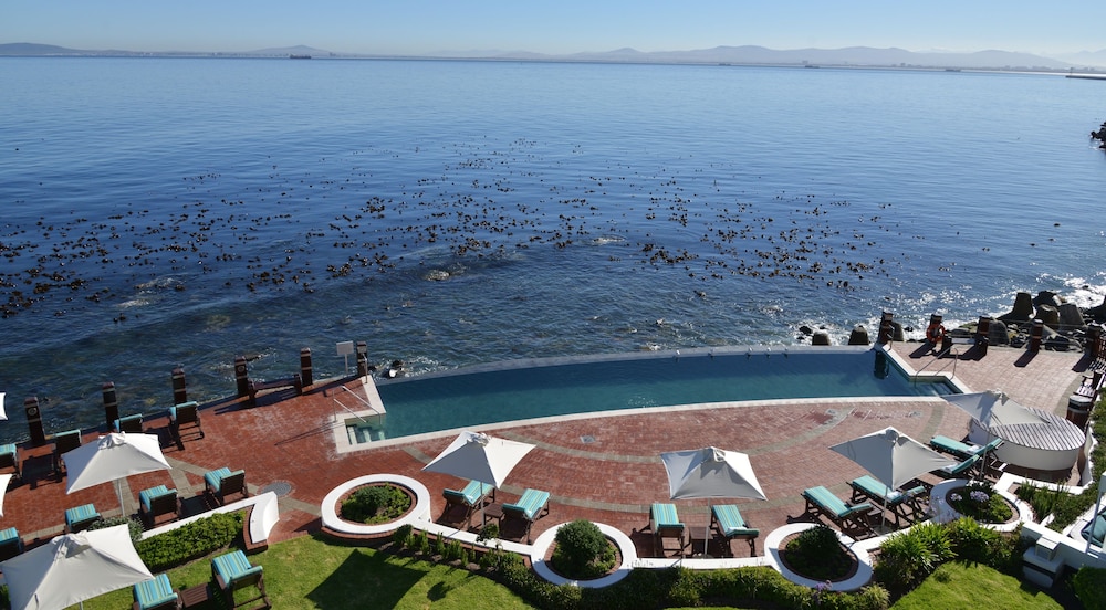 Infinity pool